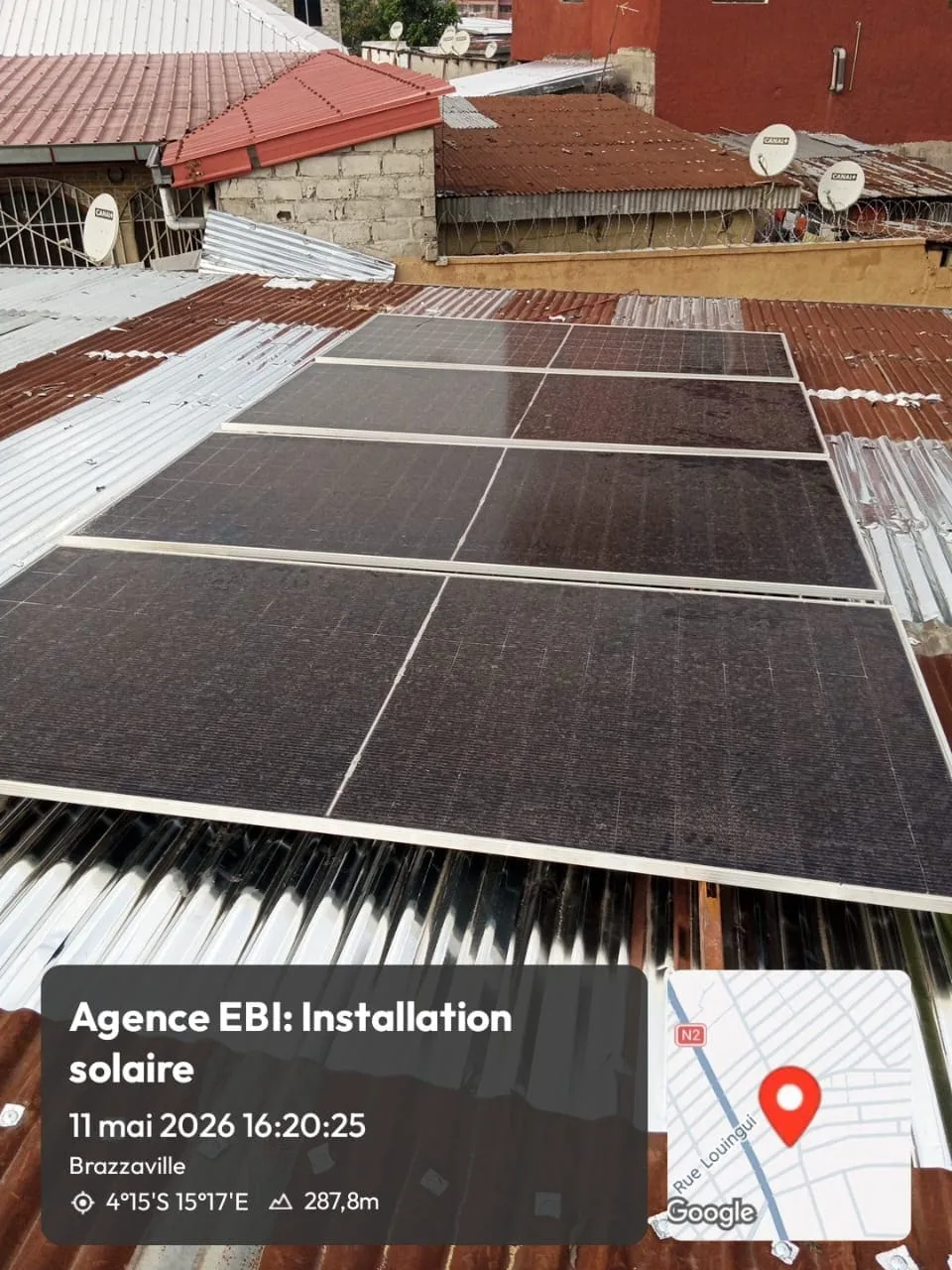 Toiture commerciale équipée de panneaux solaires